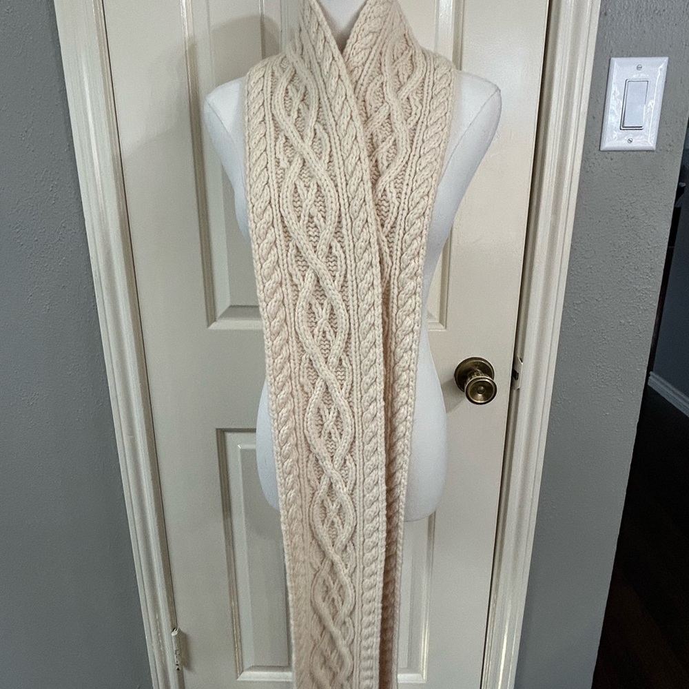 Gap Cable Knit 100% Lambs Wool Scarf 94 In Long - Picture 2 of 4